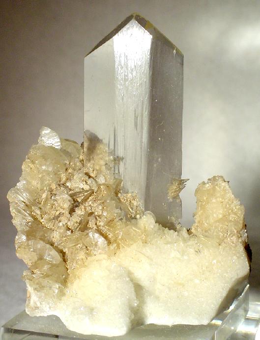 Water-clear Selenite variety of gypsum from Saragossa, Aragon, Spain. Photo by Robert M. Lavinsky / iRocks.com, CC BY-SA 3.0 via Wikimedia Commons.