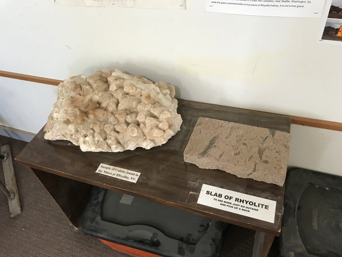 Rhyolite slab specimen. Photo by Natalie Winsor, CC BY-SA 4.0 via Wikimedia Commons.