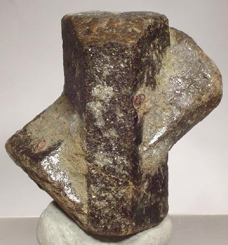 Natural twinned Staurolite crystals from Taos County, New Mexico. Photo by Robert M. Lavinsky / iRocks.com, CC BY-SA 3.0 via Wikimedia Commons.