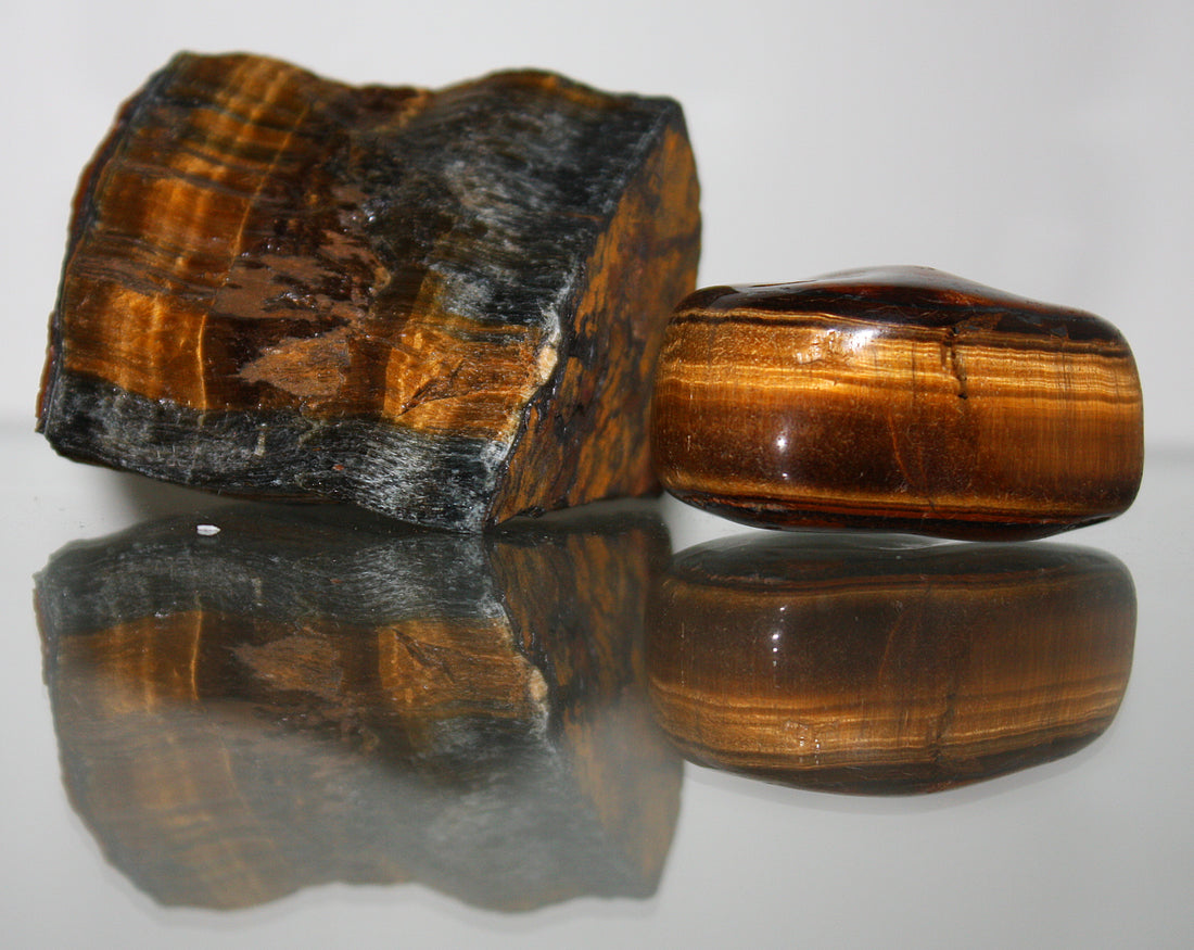 Polished Tiger's Eye showing golden-brown chatoyancy. Photo by Marek Novotnak, CC BY-SA 4.0 via Wikimedia Commons.