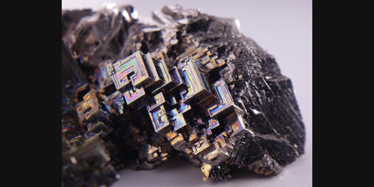 Bismuth hopper crystals; photo by Maxim Bilovitskiy, CC BY-SA 4.0 — Roosters Peacock crystal guide