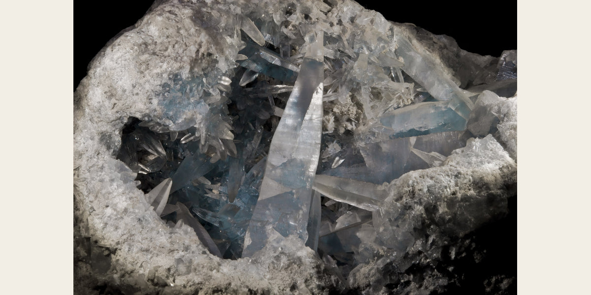 Celestine crystal specimen from Madagascar; photo by Didier Descouens, CC BY-SA 4.0 — Roosters Peacock crystal guide