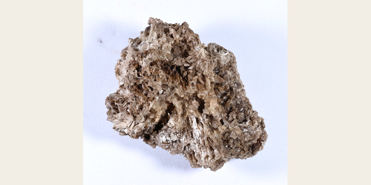 Cerussite crystal specimen; CC0 via Wikimedia Commons — Roosters Peacock crystal guide