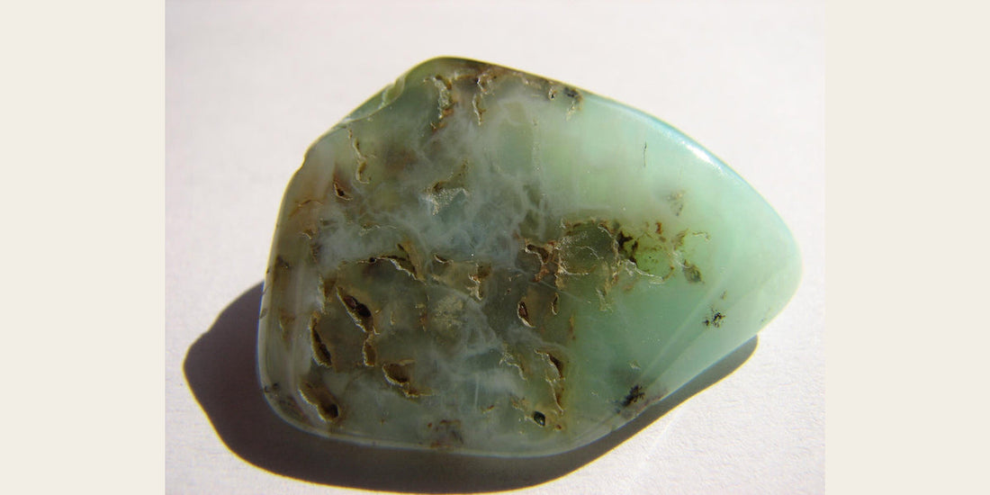Chrysoprase specimen from Australia; photo by Jarno, CC BY 2.0 — Roosters Peacock crystal guide