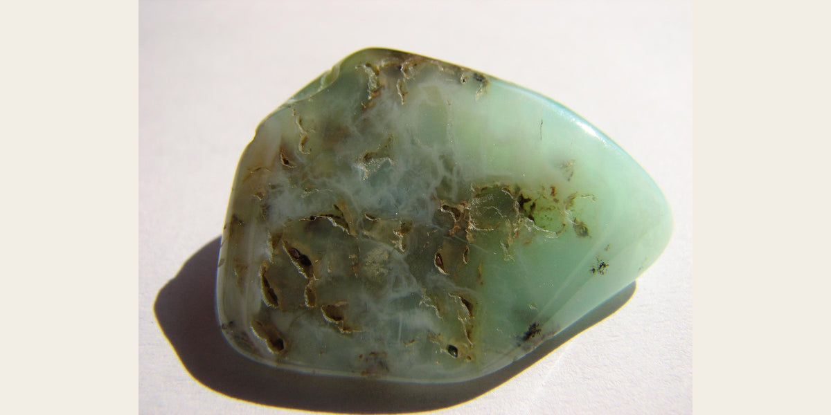 Chrysoprase specimen from Australia; photo by Jarno, CC BY 2.0 — Roosters Peacock crystal guide