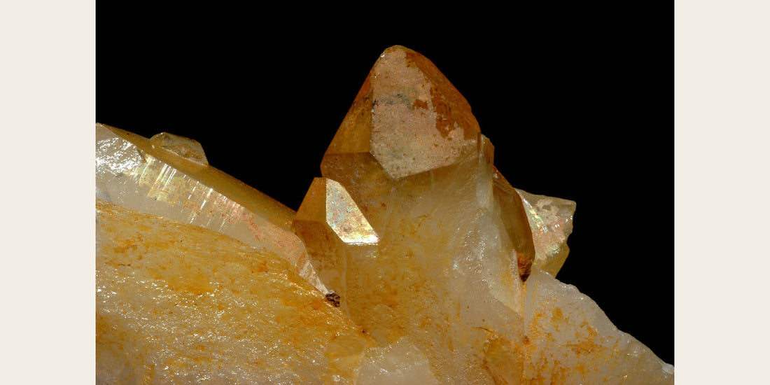 Natural citrine quartz specimen; public-domain photo by Géry Parent — Roosters Peacock crystal guide