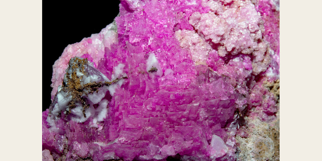 Cobalt-bearing calcite specimen from Bou Azzer, Morocco; photo by Géry Parent, CC BY-SA 4.0 — Roosters Peacock crystal guide