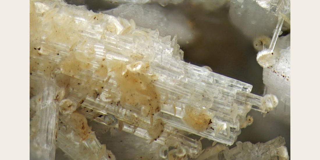 Dawsonite crystal specimen from Mont Saint-Hilaire, Québec — Roosters Peacock crystal guide