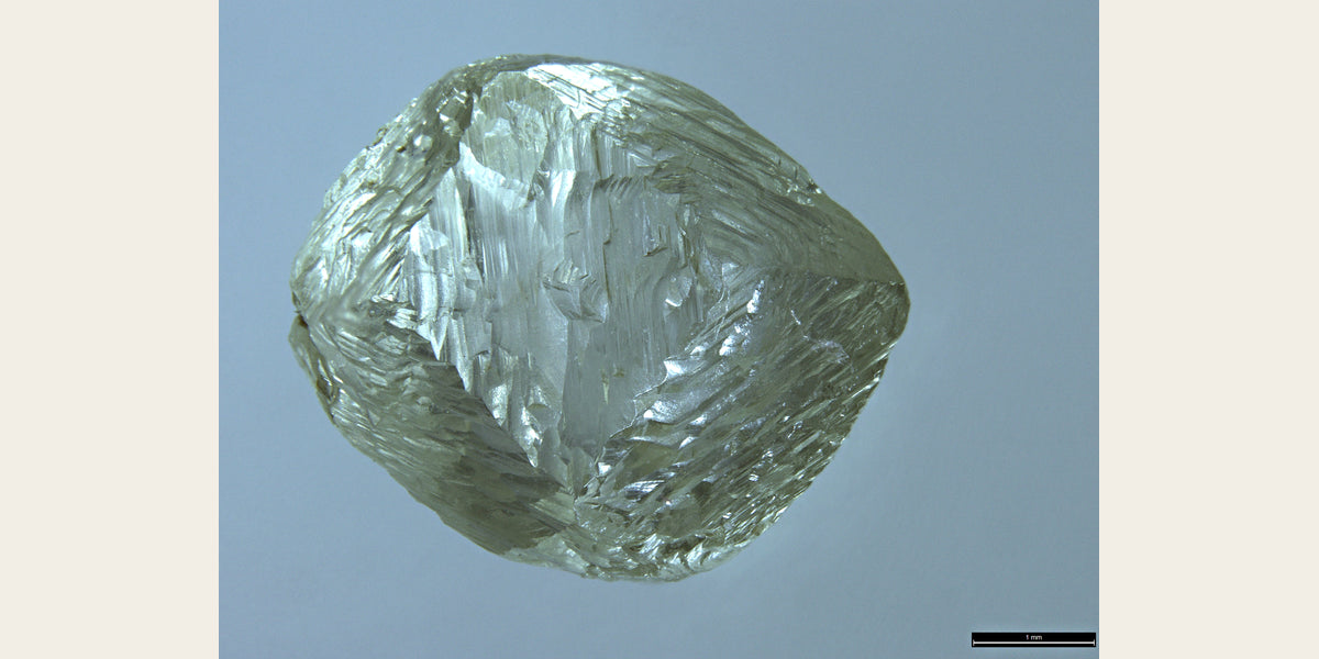 Rough diamond crystal; photo by Tõnu Pani, CC BY 4.0 — Roosters Peacock crystal guide