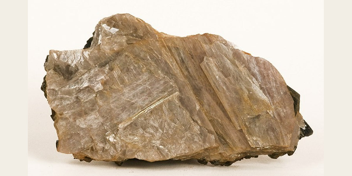 Diaspore crystal specimen — Roosters Peacock crystal guide