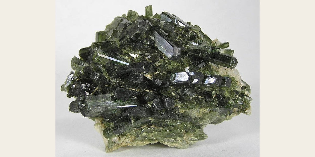Diopside crystal specimen from Afghanistan — Roosters Peacock crystal guide