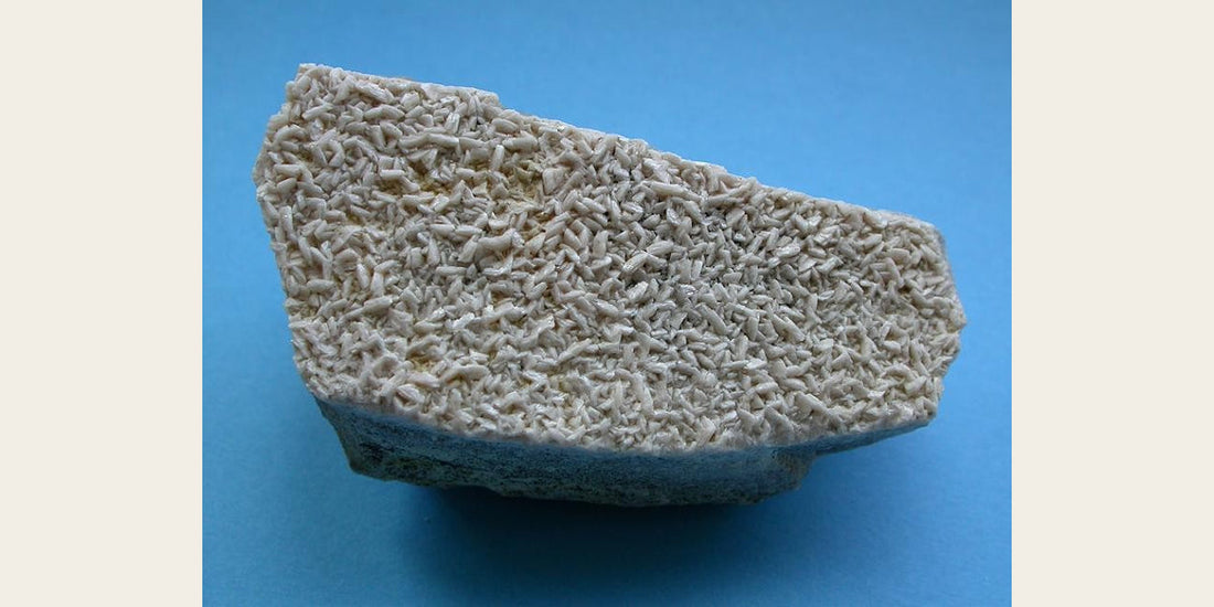 Dolomite crystal specimen from Germany; photo by Leon Hupperichs — Roosters Peacock crystal guide