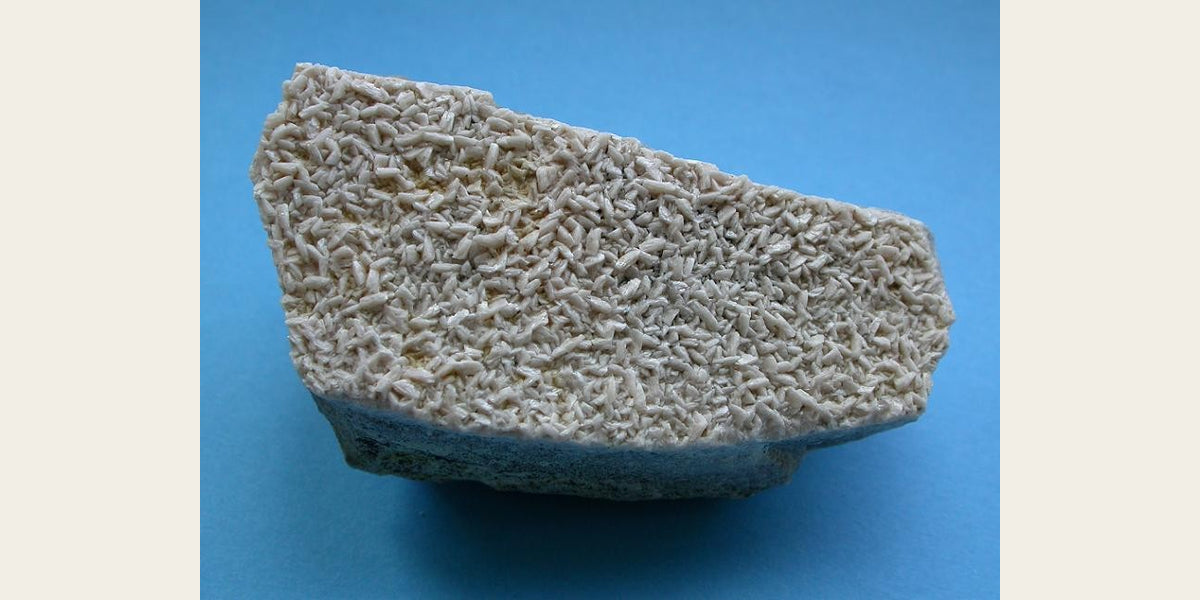 Dolomite crystal specimen from Germany; photo by Leon Hupperichs — Roosters Peacock crystal guide
