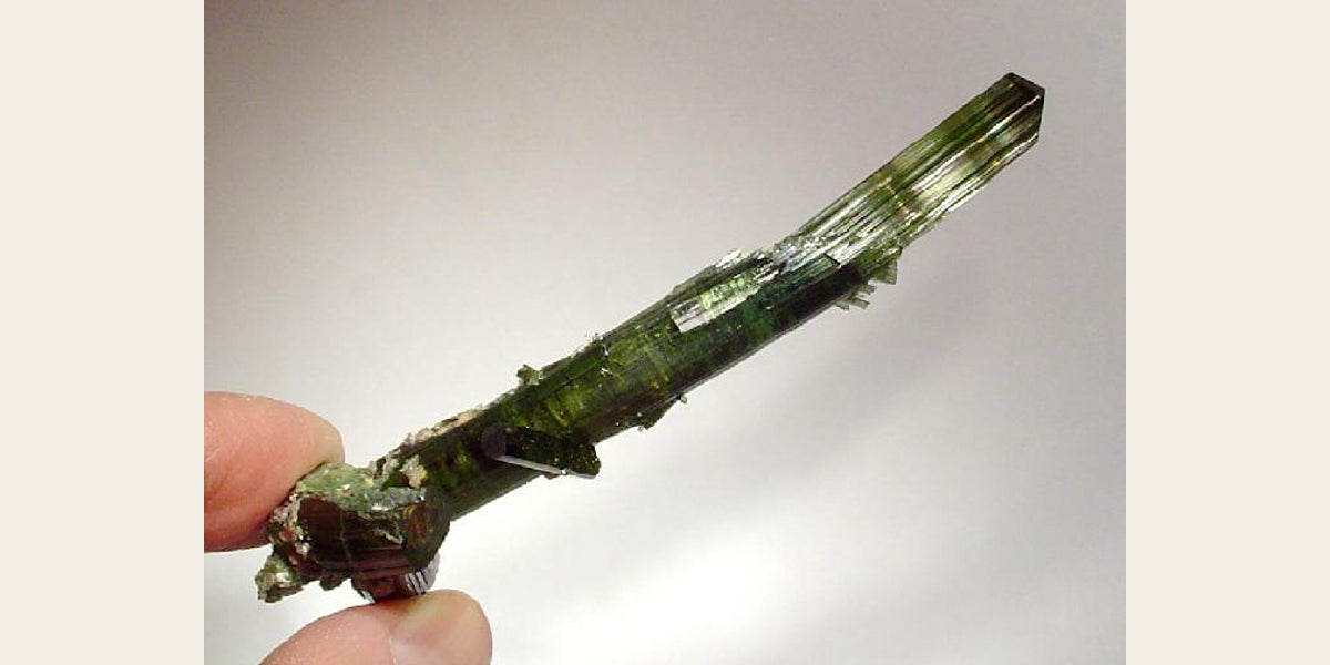 Elbaite tourmaline specimen from Brazil — Roosters Peacock crystal guide