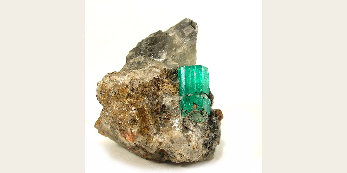 Natural emerald crystal from Colombia — Roosters Peacock crystal guide