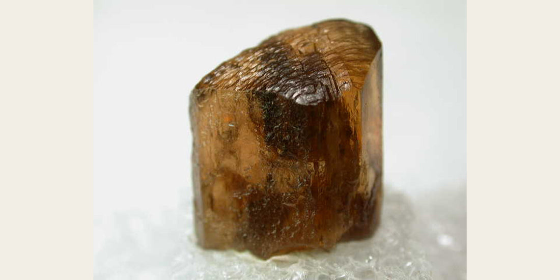 Enstatite crystal from Tanzania; photo by John Sobolewski, CC BY 3.0 — Roosters Peacock crystal guide