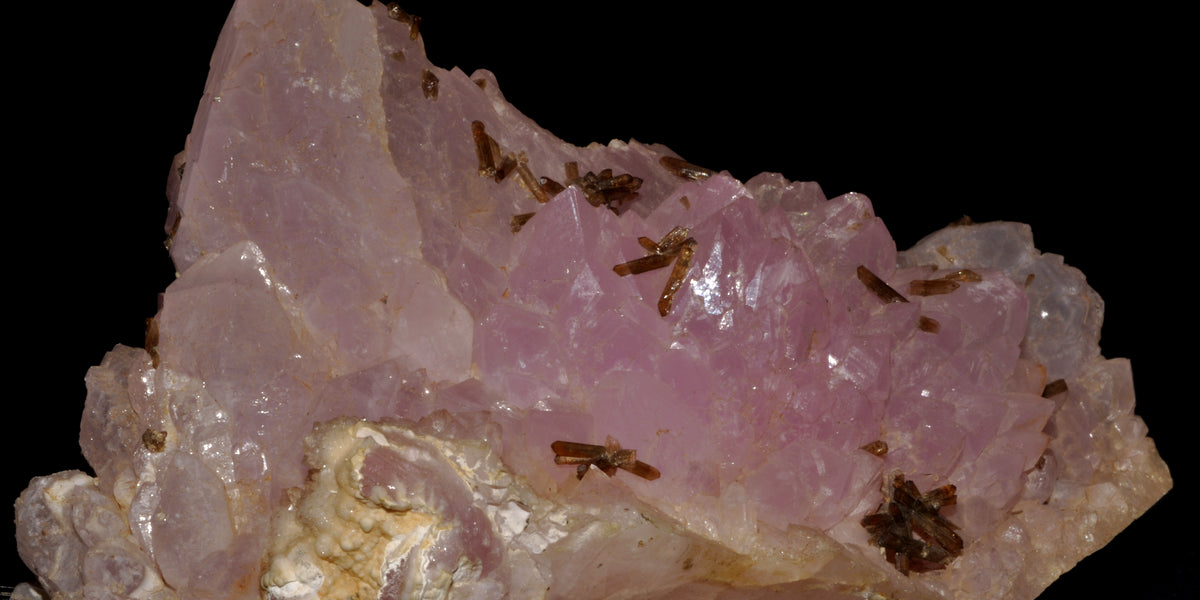 Eosphorite with rose quartz and zanazziite from Brazil; photo by Géry Parent, public domain — Roosters Peacock crystal guide