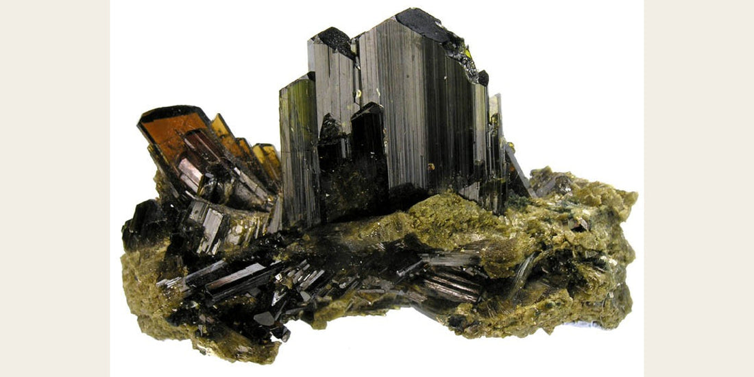 Epidote crystal specimen from Pakistan — Roosters Peacock crystal guide