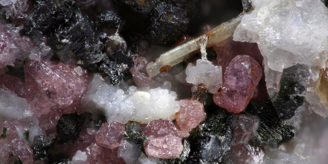 Eudialyte-group crystals from Wind Mountain, New Mexico; photo by Jerry Cone, public domain — Roosters Peacock crystal guide