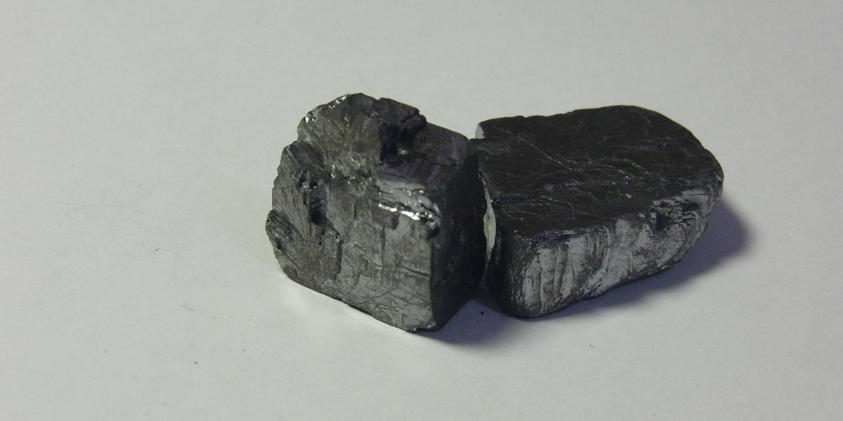 Galena mineral specimen; photo by GOKLuLe, CC BY-SA 3.0 — Roosters Peacock crystal guide