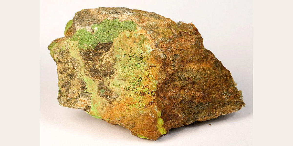 Gaspeite specimen from Western Australia; photo by Robert M. Lavinsky, CC BY-SA 3.0 — Roosters Peacock crystal guide