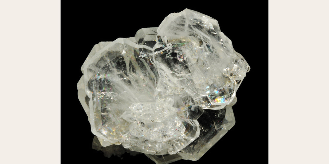 Goshenite crystal from Sichuan, China; photo by Géry Parent, CC BY-SA 3.0 — Roosters Peacock crystal guide