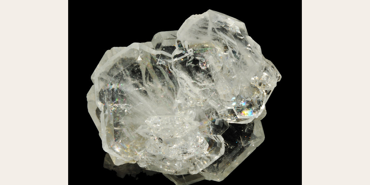 Goshenite crystal from Sichuan, China; photo by Géry Parent, CC BY-SA 3.0 — Roosters Peacock crystal guide