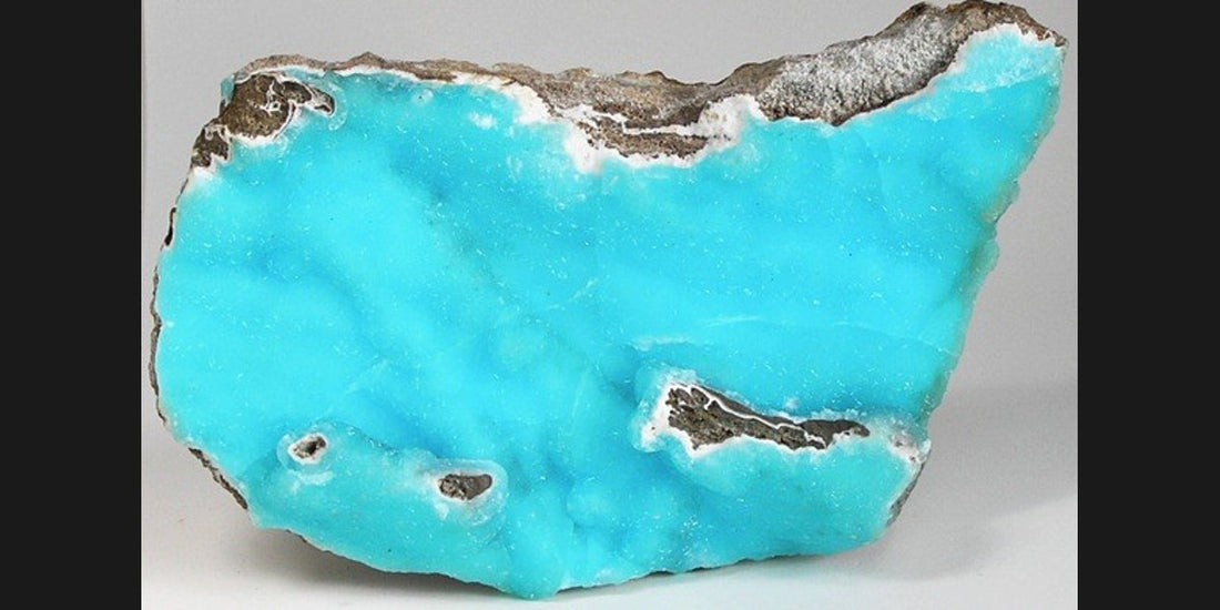 Blue hemimorphite specimen from China; photo by Robert M. Lavinsky, CC BY-SA 3.0 — Roosters Peacock crystal guide