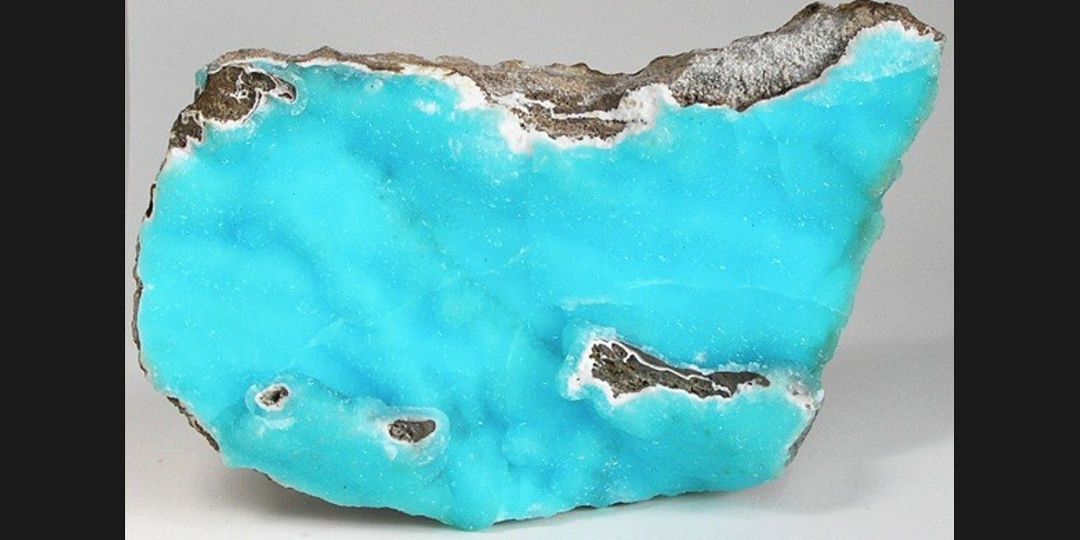 Blue hemimorphite specimen from China; photo by Robert M. Lavinsky, CC BY-SA 3.0 — Roosters Peacock crystal guide