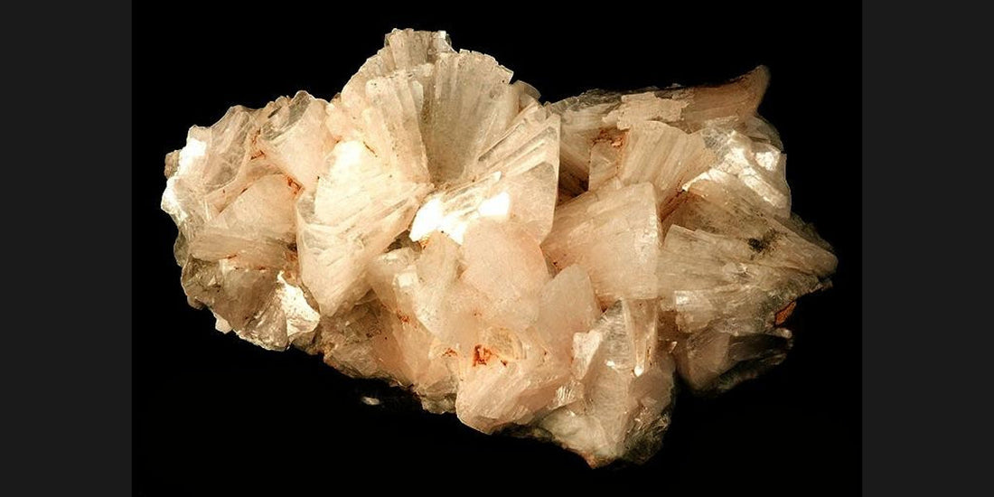Heulandite specimen from Iceland; photo by Robert M. Lavinsky, CC BY-SA 3.0 — Roosters Peacock crystal guide