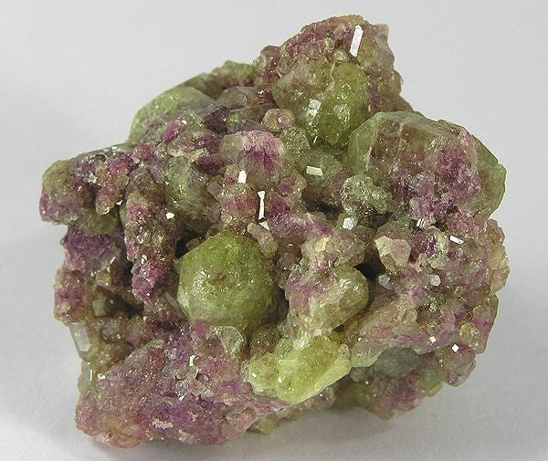 Vesuvianite (Idocrase) specimen from Québec; photo by Robert M. Lavinsky, CC BY-SA 3.0 — Roosters Peacock crystal guide