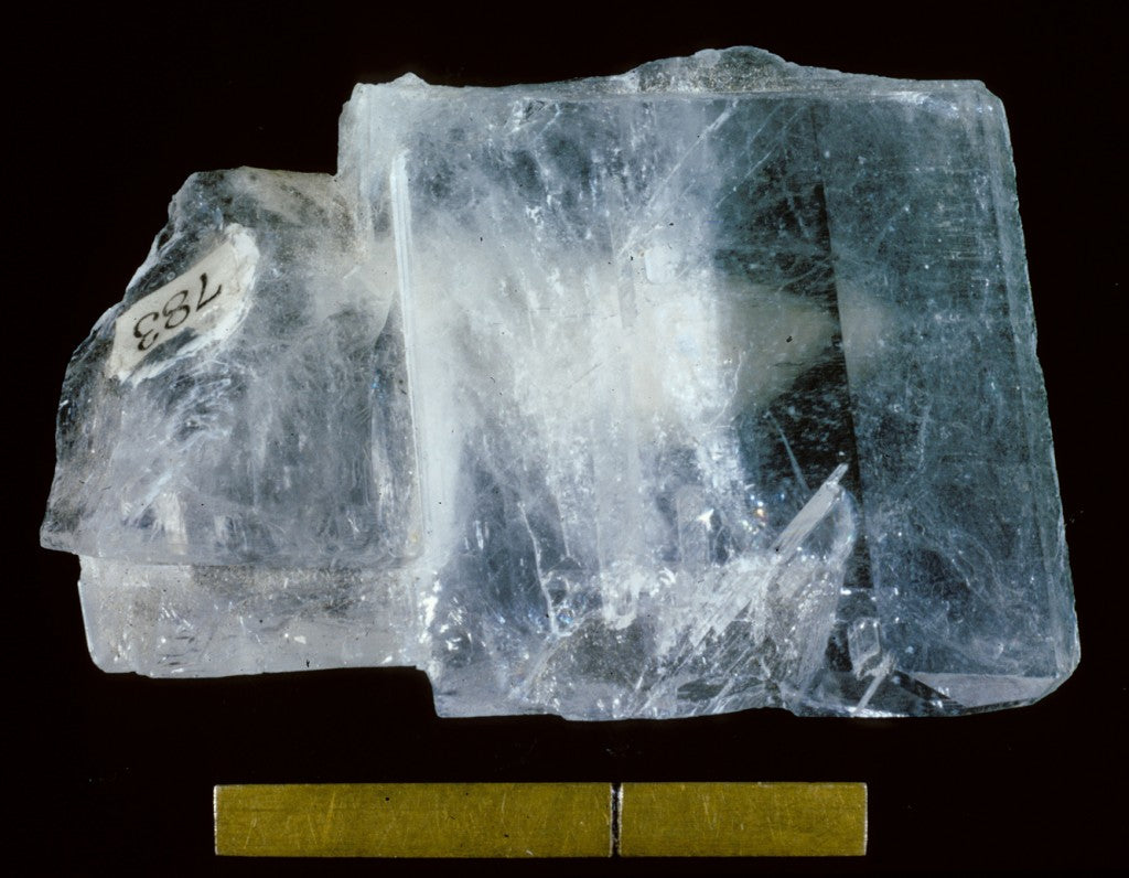 Natural inyoite crystal from the U.S. Borax Mine, Boron, California; Rock Currier, CC BY 3.0 — Roosters Peacock crystal guide