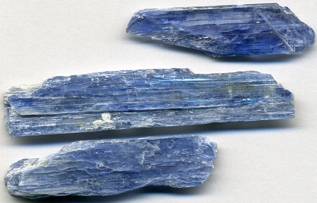 Natural blue kyanite blades; James St. John, CC BY 2.0 — Roosters Peacock crystal guide