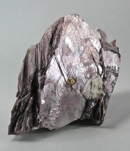 Lavender lithium-rich mica specimen historically called Lepidolite from Minas Gerais, Brazil; Rob Lavinsky, iRocks.com, CC BY-SA 3.0 — Roosters Peacock crystal guide