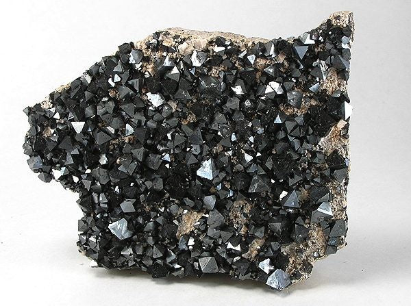 Natural magnetite crystal specimen from Potosí, Bolivia; Rob Lavinsky, CC BY-SA 3.0 — Roosters Peacock crystal guide