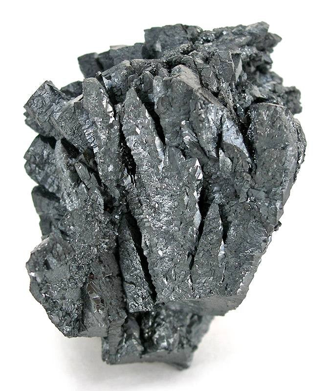 Natural manganite crystal specimen from Wessels Mine, South Africa; Rob Lavinsky, CC BY-SA 3.0 — Roosters Peacock crystal guide