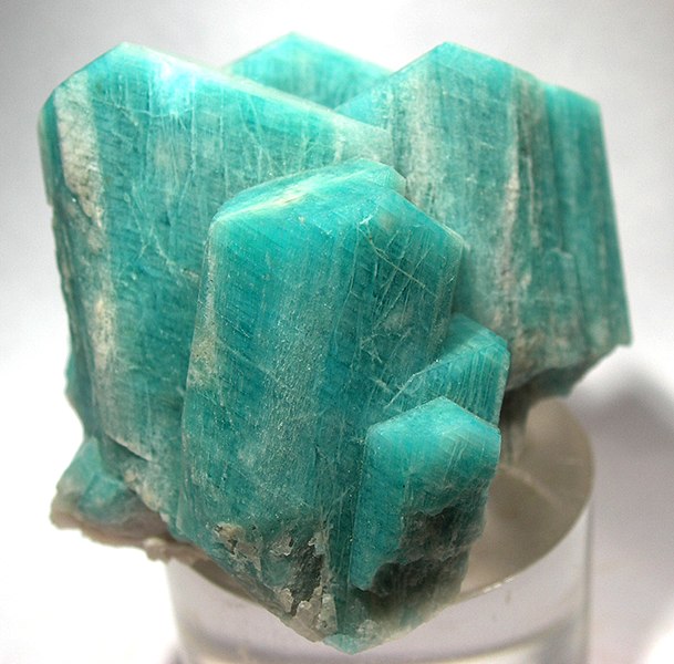 Natural microcline feldspar crystal specimen; Rob Lavinsky, CC BY-SA 3.0 — Roosters Peacock crystal guide