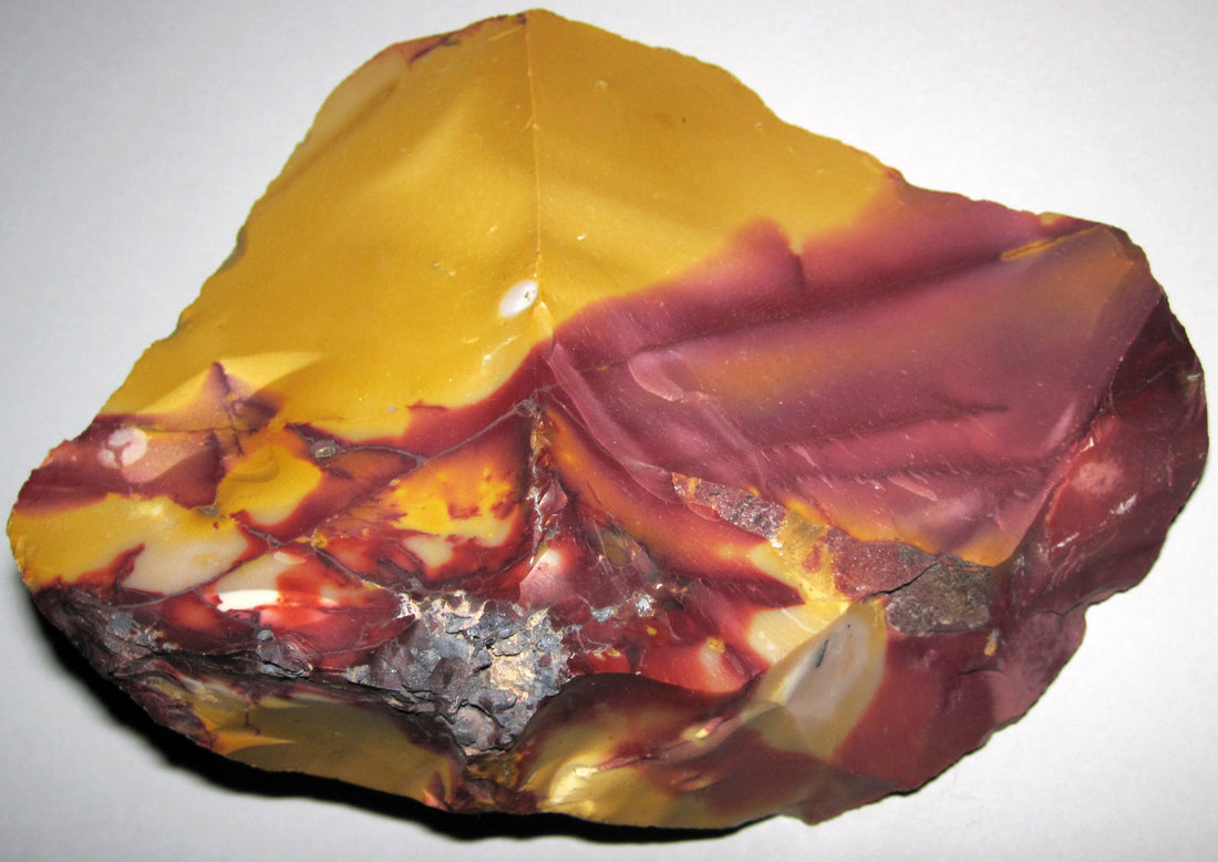 Natural Mookaite silicified sedimentary rock from the Windalia Radiolarite Formation, Western Australia; James St. John, CC BY 2.0 — Roosters Peacock crystal guide