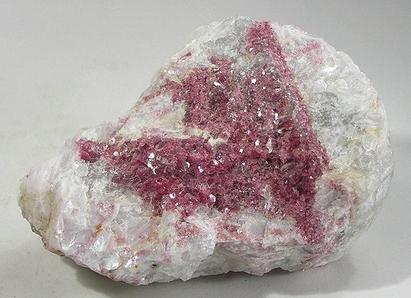 Natural muscovite mica specimen; Rob Lavinsky, CC BY-SA 3.0 — Roosters Peacock crystal guide