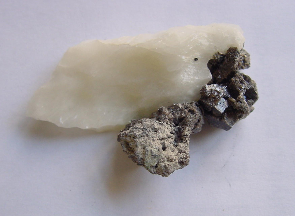 Natural perovskite crystal from Malenco Valley, Italy; Strickja, public domain — Roosters Peacock crystal guide