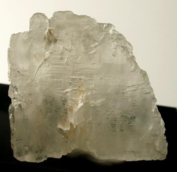 Natural petalite crystal from Paprok, Nuristan, Afghanistan; Rob Lavinsky, CC BY-SA 3.0 — Roosters Peacock crystal guide