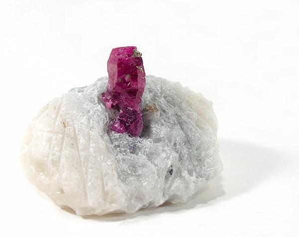 Natural ruby corundum crystal specimen; Rob Lavinsky, CC BY-SA 3.0 — Roosters Peacock crystal guide